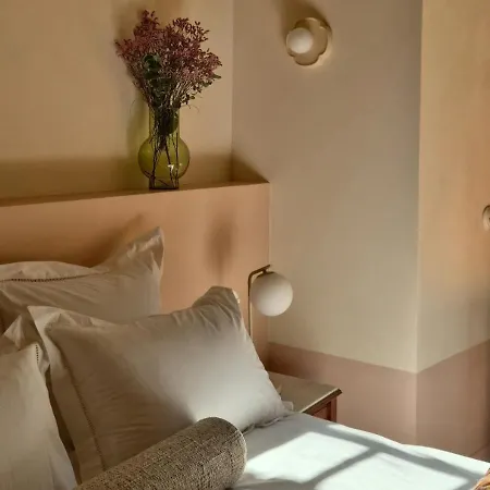Affittacamere Domaine Beaumont Le Perreux, La Maison Le Prieuré 3*
